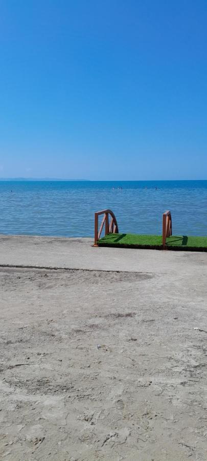 Holiday House Durrës Exterior foto